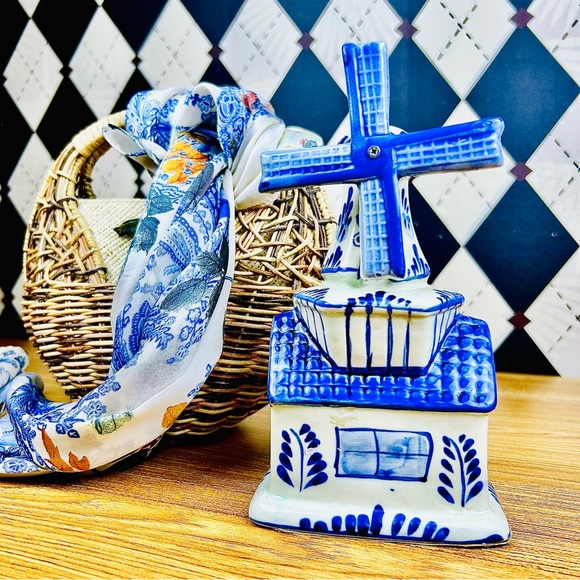 Music Box Blue and White Delft Windmill – Hand-Painted Ceramic – Vintage Dutch - Picture 11 of 12
